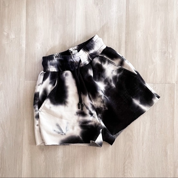 ❗️SOLD❗️Balance Athletica Affirmation Shorts - Picture 5 of 8